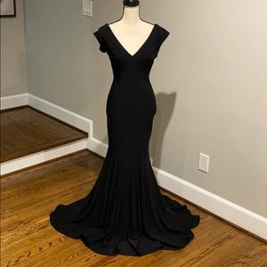 Formal Fitted Floor-length Black Dress